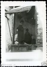 photo ancienne. Maroc. Médina de Meknès . enfants . 1950