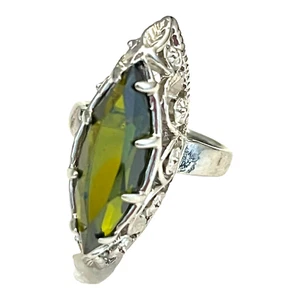 Boutique Cocktail Ring Size 7 Peridot Glass Ornate Setting Green Women's 5W - Picture 1 of 7