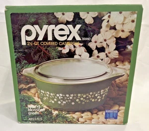 VINTAGE PYREX SPRING BLOSSOM GREEN 2.5 QT COVERED CASSEROLE NEW IN BOX 485-1-N-S - Picture 1 of 6