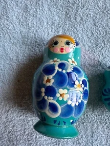 Teal nesting doll with royal blue and white accents, blue eyes blonde hair - Bild 1 von 5