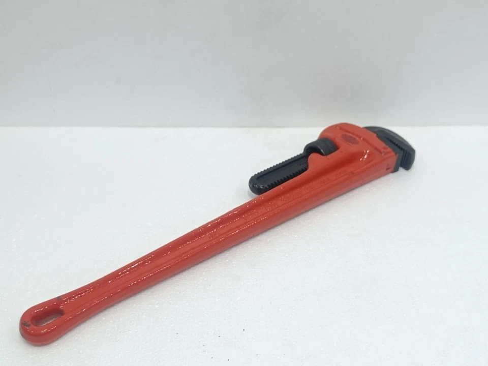 RIDGID 31030 24 INCH HEAVY DUTY STRAIGHT PIPE WRENCH CASTIRON HANDLE MADE IN USA - Image 1 of 4