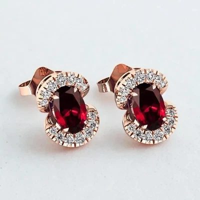 Pendiente pequeño enchapado en oro rosa de 14 k granate simulado corte ovalado de 2,50 quilates Foto 1 de 4