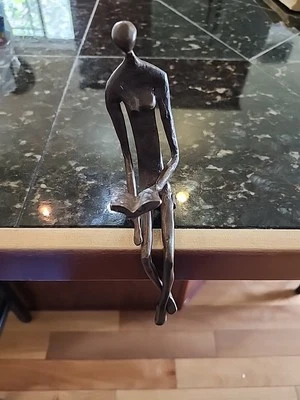 Danya B. ZD8354 современная бронзовая скульптура из песка - читатель - Изображение 1 из 4