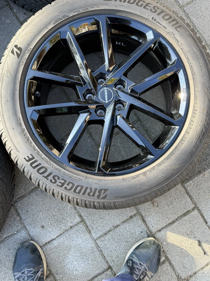 Winterräder Skoda Enyaq (NY) iV 80 80X RS 19" schwarz Bridgestone LM-005 NEU ECE - Bild 1 von 4