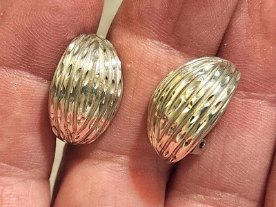 sterling silver diamond cut curved earrings clip on 7.7 gr. (I combine shipping) - Image 1 of 4