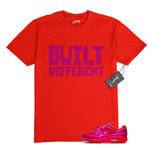 T shirt Air Max 1 PRM San Valentino rosa rossa giocosa abbinata COSTRUITA