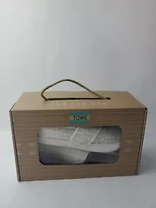 Toms Girls White Metallic Boucle Slip On Boys, Girls Unisex Size 4C. - Picture 1 of 23