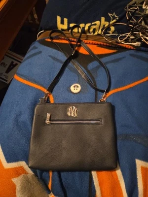 2022 Mothers Day New York Yankees Crossbody Purse Limited Lightly Used SGA - Image 1 of 4
