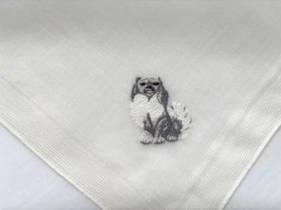 DE COLECCIÓN AÑOS 50 HANKY PERRO BORDADO PEKINESE GRIS SOBRE ALGODÓN BLANCO ¡TAN LINDO! Foto 1 de 3