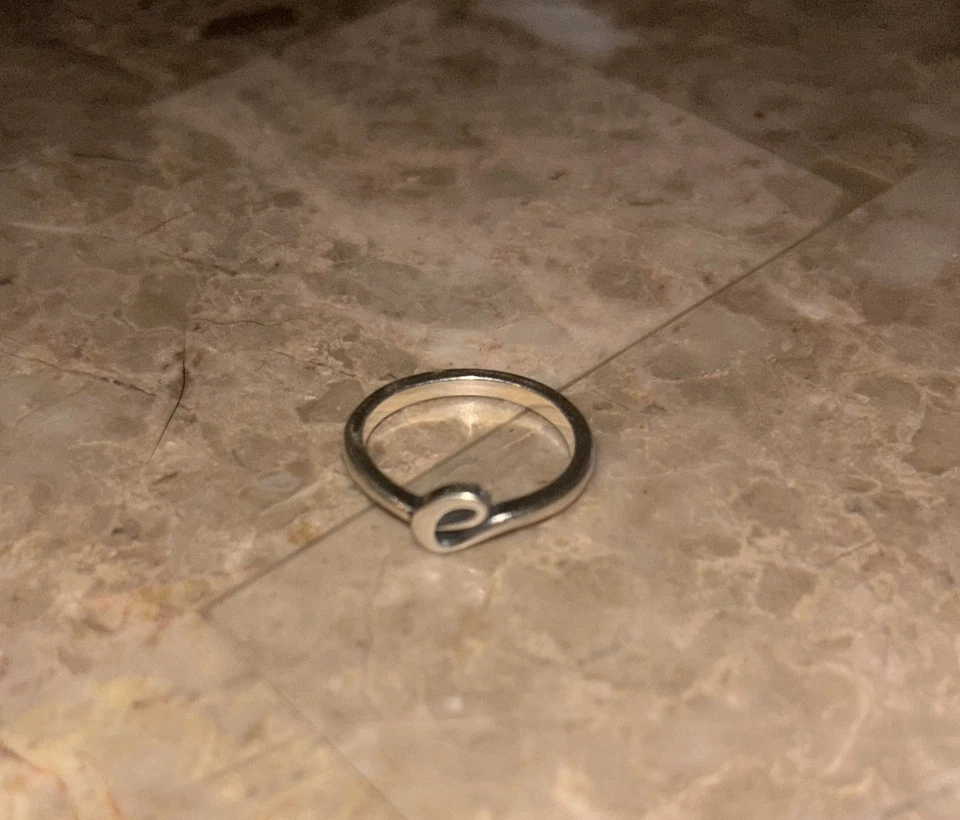 James Avery Sterling Silver Script Initial Letter E Ring Size 9 - Image 1 of 4