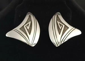 NAVAJO STERLING SILVER OVERLAY WITH BLACK OXIDIZED DESIGN POST EARRINGS - Picture 1 of 5