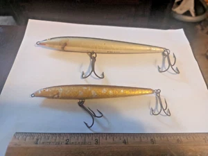 2 VINTAGE MINNOW LURES MARKED FINLAND- 1- 6½" BLACK & SILVER & 1 -5" GOLD - Picture 1 of 3