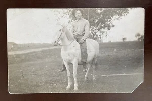 RPPC HASKINS IOWA 1911 Mann auf Pferd Foto Postkarte beschädigt - Bild 1 von 2