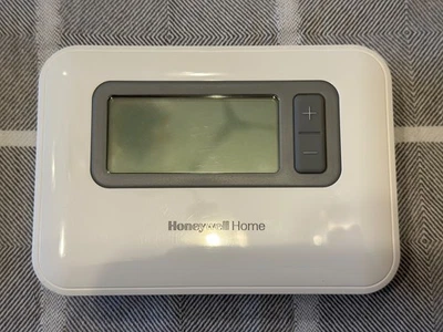 Honeywell T3R  Wireless 7 Day Programmable Thermostat - Image 1 of 4