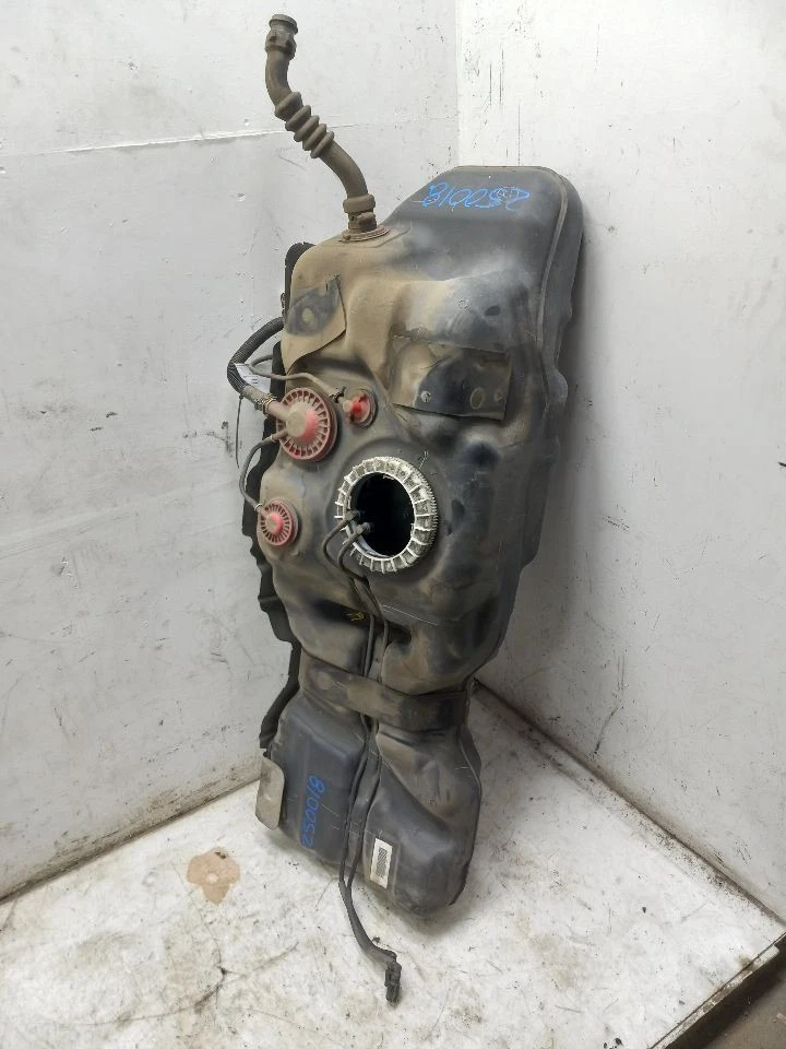 07 08 09 10 11 12 13 14 TOYOTA FJ CRUISER FUEL TANK Foto 1 de 4