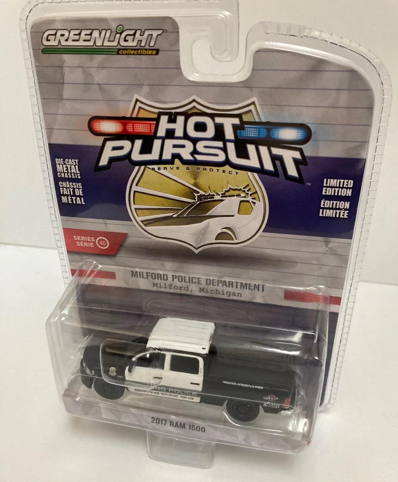 Greenlight 1:64 Hot Pursuit R40 2017 Ram 1500 SSV 4x4 Pickup Truck Bed Cover - Immagine 1 di 1