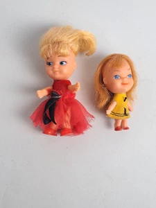 Vintage. 1967 Liddle Kiddle Clone 2" Puppe & 1968 Uneeda 3" Puppe im Original Outfit - Bild 1 von 3