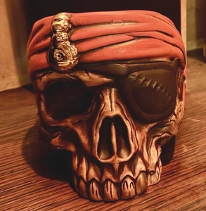 Taza Calavera Pirata Pirata Pico Y Barril Parques Disney 2025 1ª Edición Taza Piratas - Imagen 1 de 4