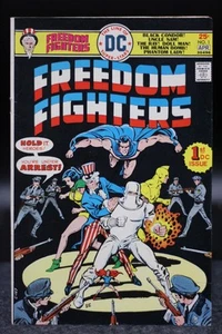 Freedom Fighters (1976) #1 Primera impresión Ernie Chan Cubierta Phantom Lady Powers FN+ - Imagen 1 de 3