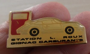 PIN'S AUTO PORSCHE 911 TANKSTELLE L. ROUX GIGNAC KRAFTSTOFFE - Bild 1 von 2