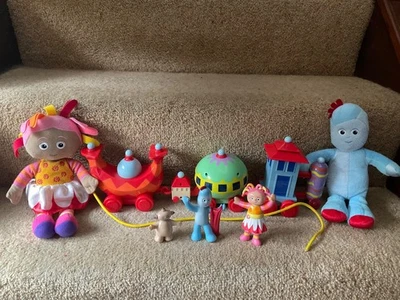 In The Night Garden Pull Along Wobble Ninky Nonk & Figures Bundle - Image 1 of 4