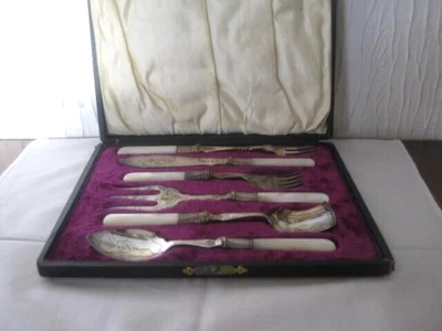 Antikes sechsteiliges Vorlegebesteck, Perlmutt Griff Schatulle ein Traum - Bild 1 von 4