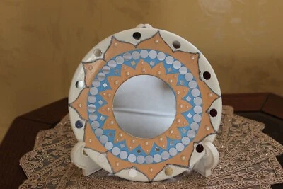 Plato decorativo de cerámica hecho a mano y pintado con cuentas espejo trabajo firmado mediano Foto 1 de 4