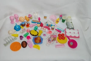 Vintage Konvolut Barbie Küchenartikel anderer Marken. Speisegeschirr Besteck. - Bild 1 von 7