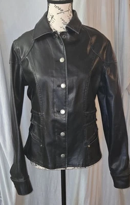 Chaqueta de motociclista de cuero sintético frontal a presión negra talla L No Boundaries talla L Foto 1 de 4