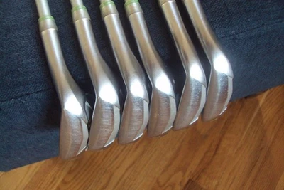 Cobra Amp Cell green irons 7-PW,GW,SW 50g ladies graphite std length. - Image 1 of 4