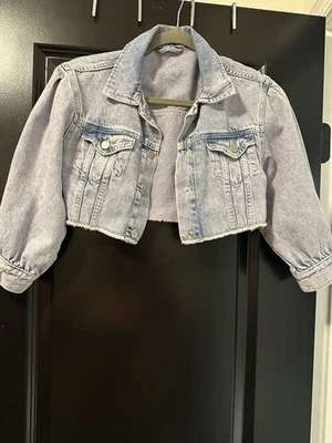 Chaqueta de jean recortada para niñas en púrpura talla S dobladillo crudo hombro abullonado Foto 1 de 4
