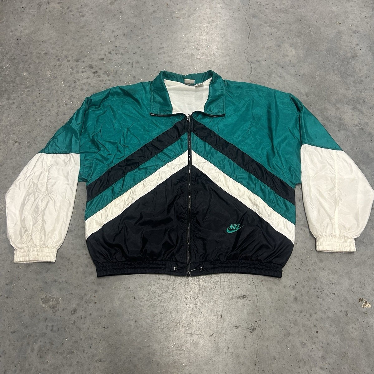 Nike Nylon Outer Shell White Coats, Jackets & Vests for Men Nike Nylon Outer Shell White Coats, Jackets & Vests for Men