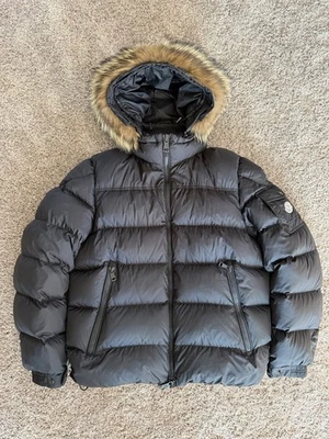 Chaqueta de plumón Moncler para hombre negra marca Guibbotto talla 4 Foto 1 de 4
