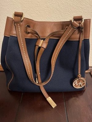 Bolso de Mano Michael Kors Marina Grande Norte Sur Cordón Azul Marino Lona Foto 1 de 4