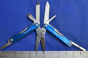 Leatherman Squirt S4 Multi-Tool Pocket Knife Retired Blue Good USED Condition - Picture 1 of 24