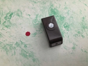Stampin Up Small Flower - Craft Card Making itty bitty Punch Cutter - Picture 1 of 3