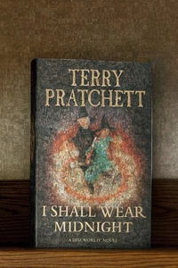 I Shall Wear Midnight by Terry Pratchett First Edition UNIQUE FANS COVER DJ Hb - Bild 1 von 9