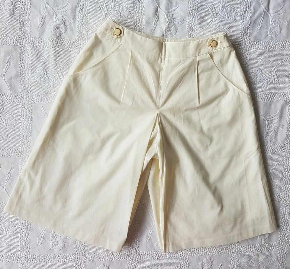 ANYSIS Japanese Brand Womens Cream Pleated Culottes Shorts. Size UK 6, US 2. - Image 1 of 4