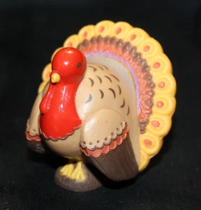 Hallmark Merry Miniature - 1983 - Turquía - Beige con Cabeza Roja - THA207 - Imagen 1 de 3