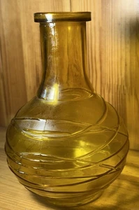 Florero pequeño de vidrio amarillo ámbar de 6” de colección con patrón de remolino en relieve elevado - Imagen 1 de 7