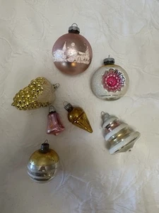 7 VECCHI Ornamenti Vintage SHINY BRITE Vetro Rosa e Oro Stencil Mica Indent - Foto 1 di 13