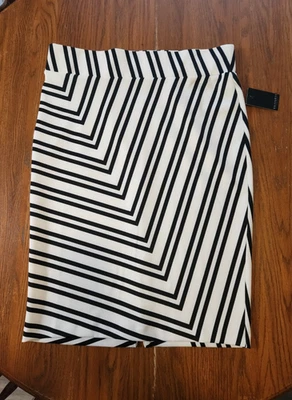 Eloquii Pencil Skirt Size 16 - Black & White Striped 28" NTW Excellent Condition - Image 1 of 4
