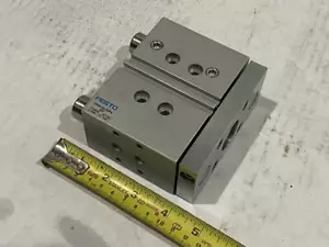 FESTO # DFM-32-30PA-GF ATTUATORE PNEUMATICO GUIDATO - Foto 1 di 5