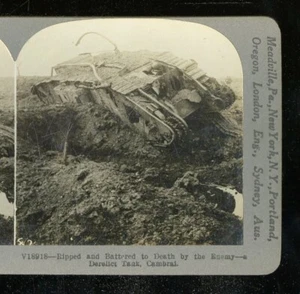 Antike Stereoview-Karte 1. Weltkrieg 3D zerrissen und zerschlagen ein verfallener Panzer in der Nähe von Cambrai - Bild 1 von 3