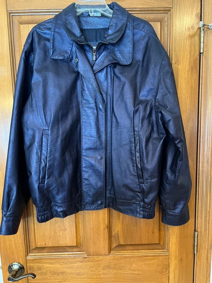 Chaqueta de bombardero de cuero azul marino Bod & Christensen para hombre usada en excelente estado 42 Foto 1 de 4