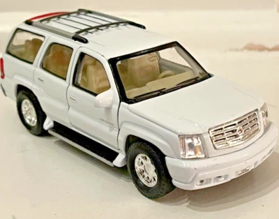 welly 2315 cadillac escalade 2002 white pullback toy - NEW never used - Image 1 of 4