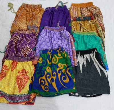 30 Piezas Pantalones Cortos de Seda para Mujer Cintura Elástica Boho Seda Ropa de Noche Pantalones Cortos de Verano Foto 1 de 4