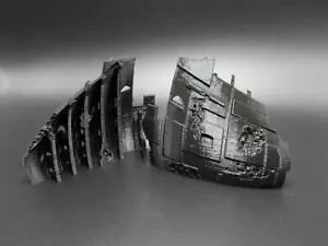 Terreno da tavolo nave spaziale incidente rovina struttura fantascientifica pareti terreno sparso - Foto 1 di 12