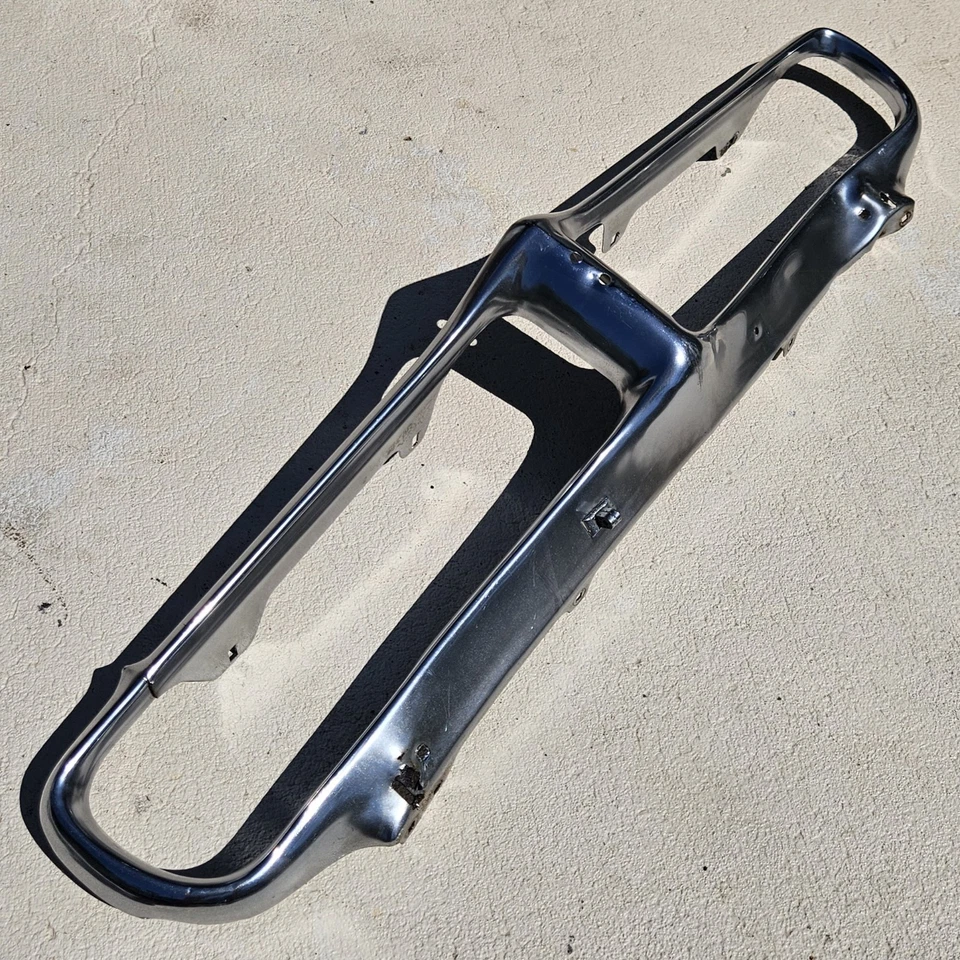 Parachoques delantero Pontiac Firebird 1967-1968 fabricante de equipos originales con soportes y refuerzo superior Foto 1 de 4