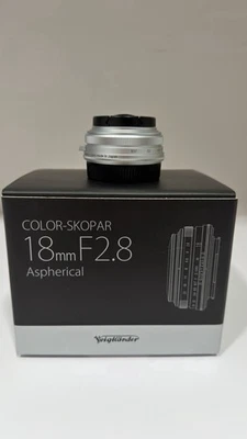 Lente Voigtlander COLOR-SKOPAR 18mm F2.8 Asférica Montura FUJIFILM X Plateada Foto 1 de 3